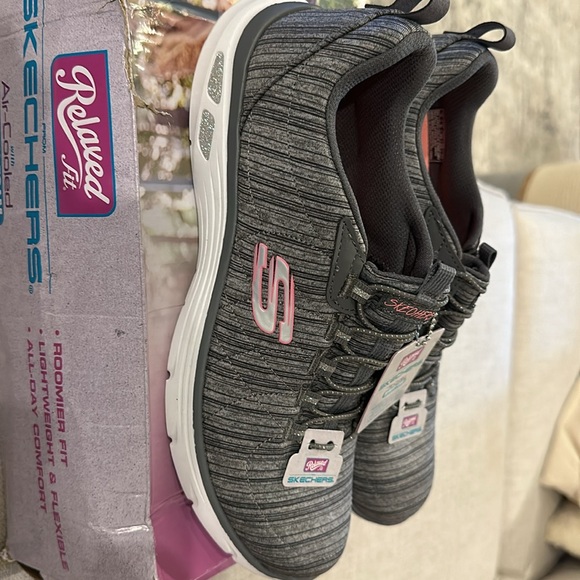 Women’s sketchers air cooled memory foam gray size 9 - Picture 2 of 11